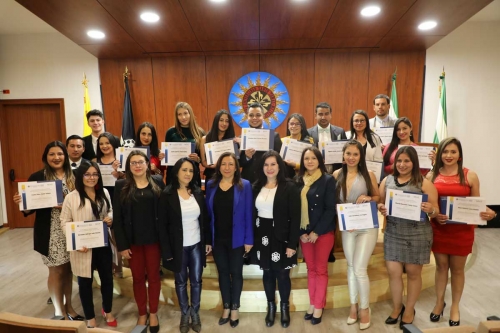 La Facultad de Contaduría Pública, graduó nuevos estudiantes del Diplomado en Normas de Contabilidad.
