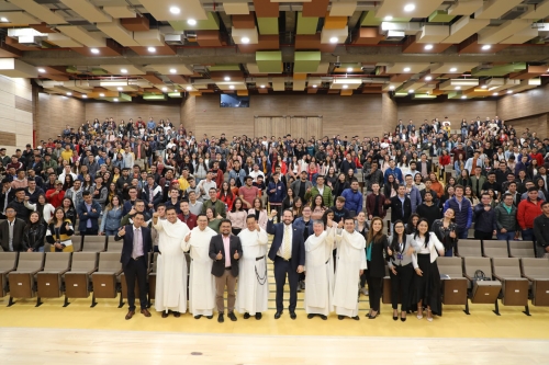 Con la bienvenida a los Neotomasinos, inician las labores académicas este 2020