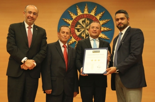 Universidad Santo Tomás obtiene tres estrellas en el Ranking QS Stars