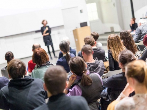 El papel de MinEducación con IES acreditadas se cuestiona.