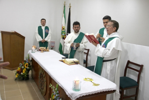 Frailes Dominicos Bendicen la Nueva Casa Tomasina