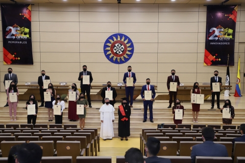 Felicidades, nuevos egresados tomasinos