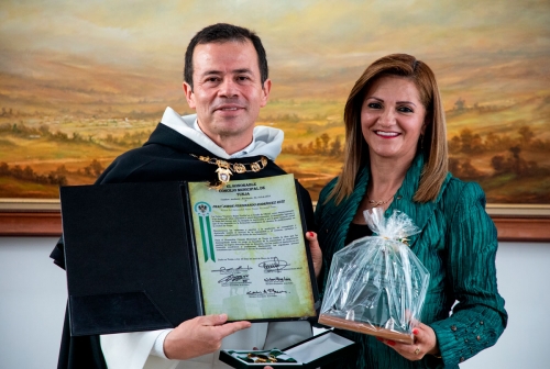 Directivos de la Santo Tomás fueron condecorados en Tunja