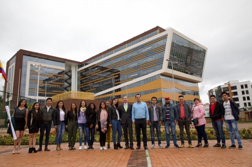 Reunión entre la Alcaldía de Sutamarchán y estudiantes becados de la USTA Tunja